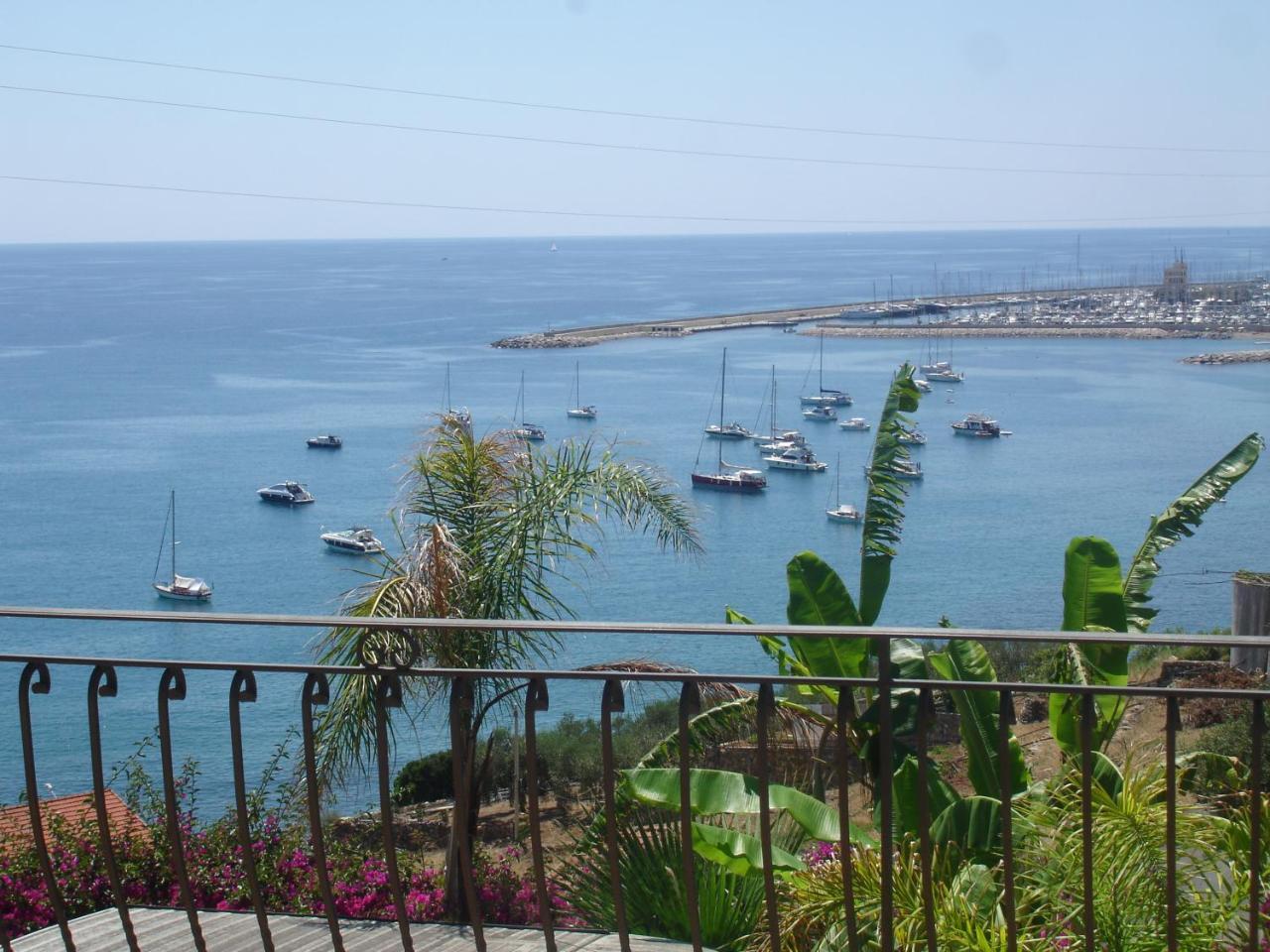 Apartment Del Mare Ligure Terme & Piscina A 37 Gradi *
